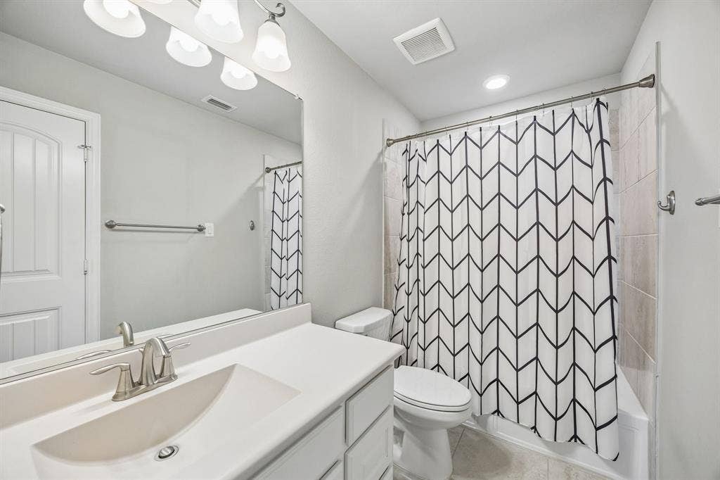 2816 Driftwood Creek Trail, Celina, TX 75078 Another full bathroom upstairs