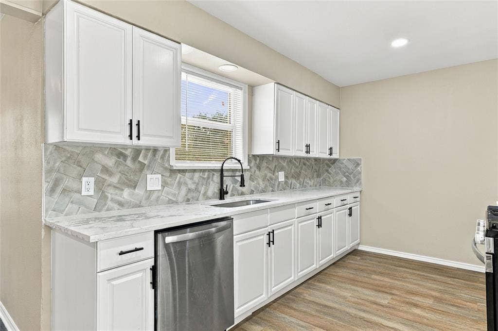 621 NW Barbara Lane, Burleson, TX 76028