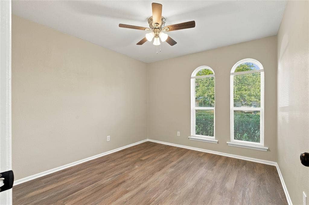 621 NW Barbara Lane, Burleson, TX 76028