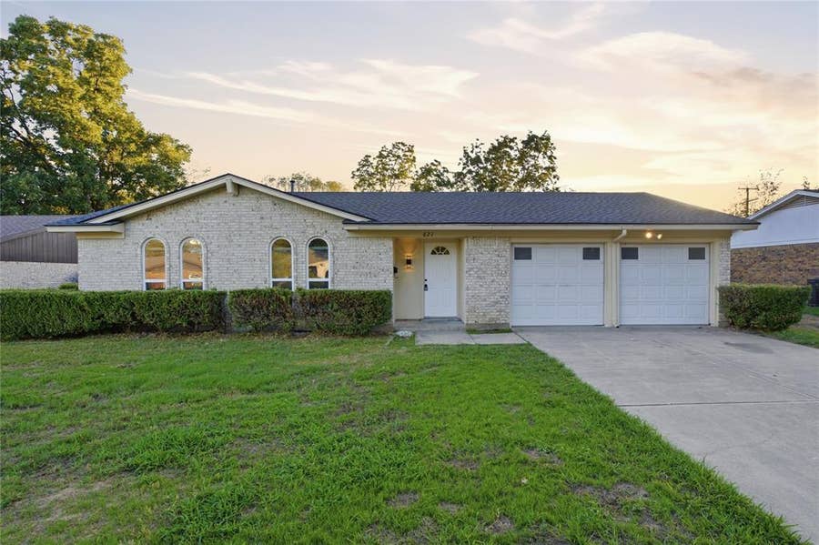 Property photo for 621 NW Barbara Lane, Burleson, TX