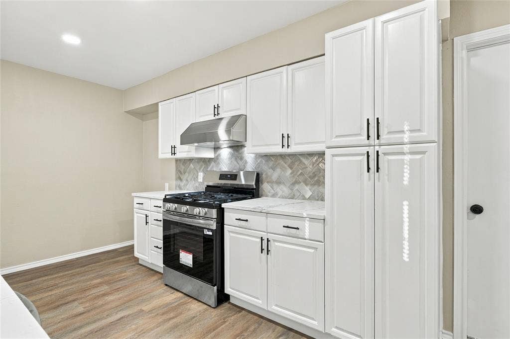 621 NW Barbara Lane, Burleson, TX 76028