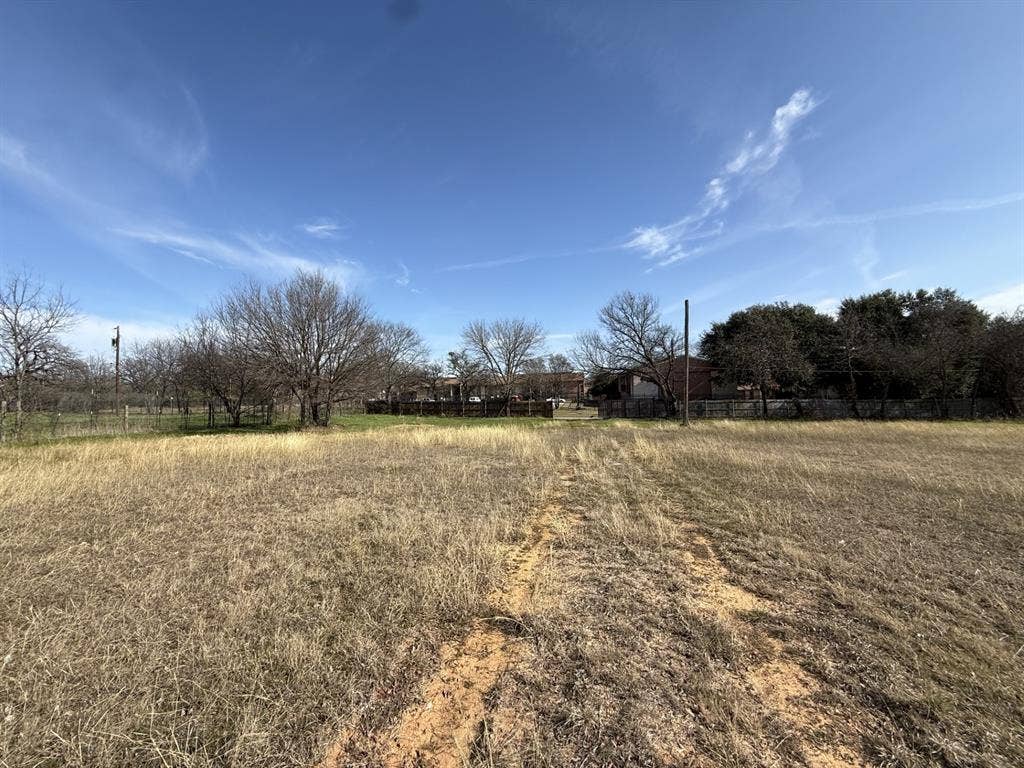 215 S Jim Miller, Dallas, TX 75217 215 S Jim Miller, Dallas, TX 75217