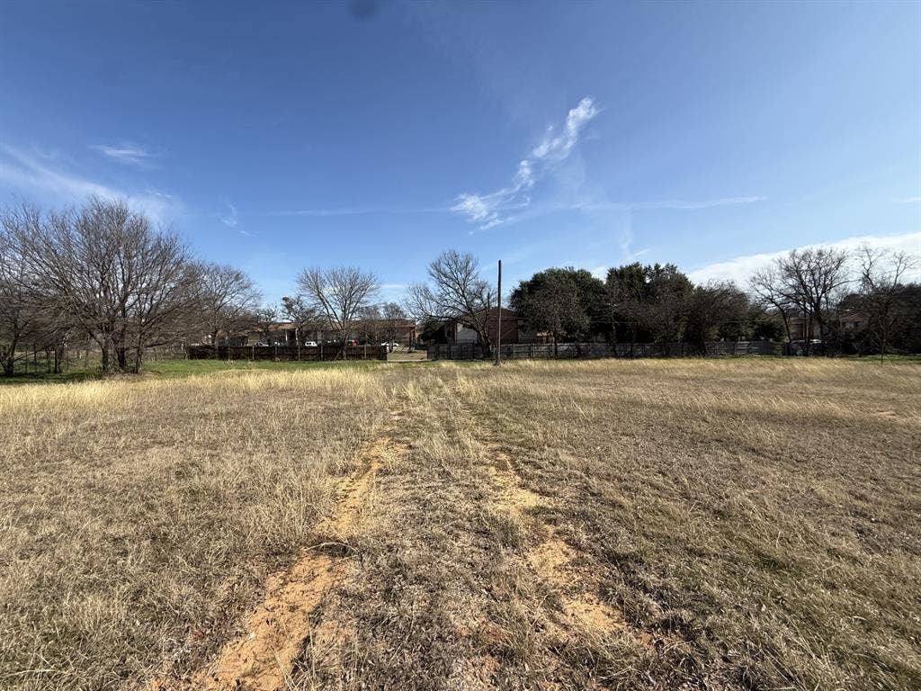 215 S Jim Miller, Dallas, TX 75217 215 S Jim Miller, Dallas, TX 75217