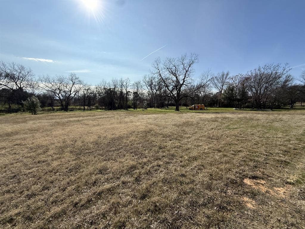 215 S Jim Miller, Dallas, TX 75217 215 S Jim Miller, Dallas, TX 75217