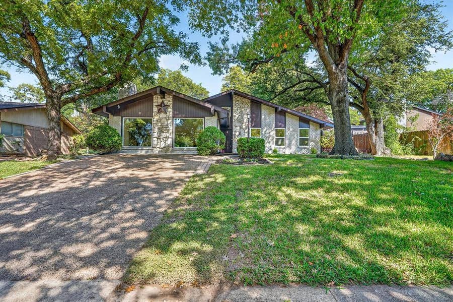 Property photo for 10615 Swallow Lane, Dallas, TX
