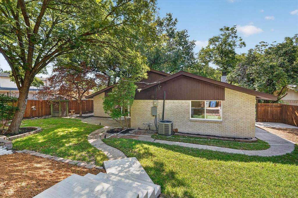10615 Swallow Lane, Dallas, TX 75218