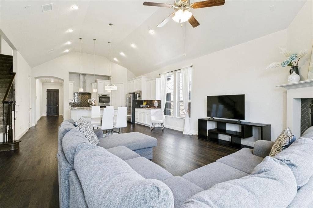 7906 Gulfstream Lane, Irving, TX 75063