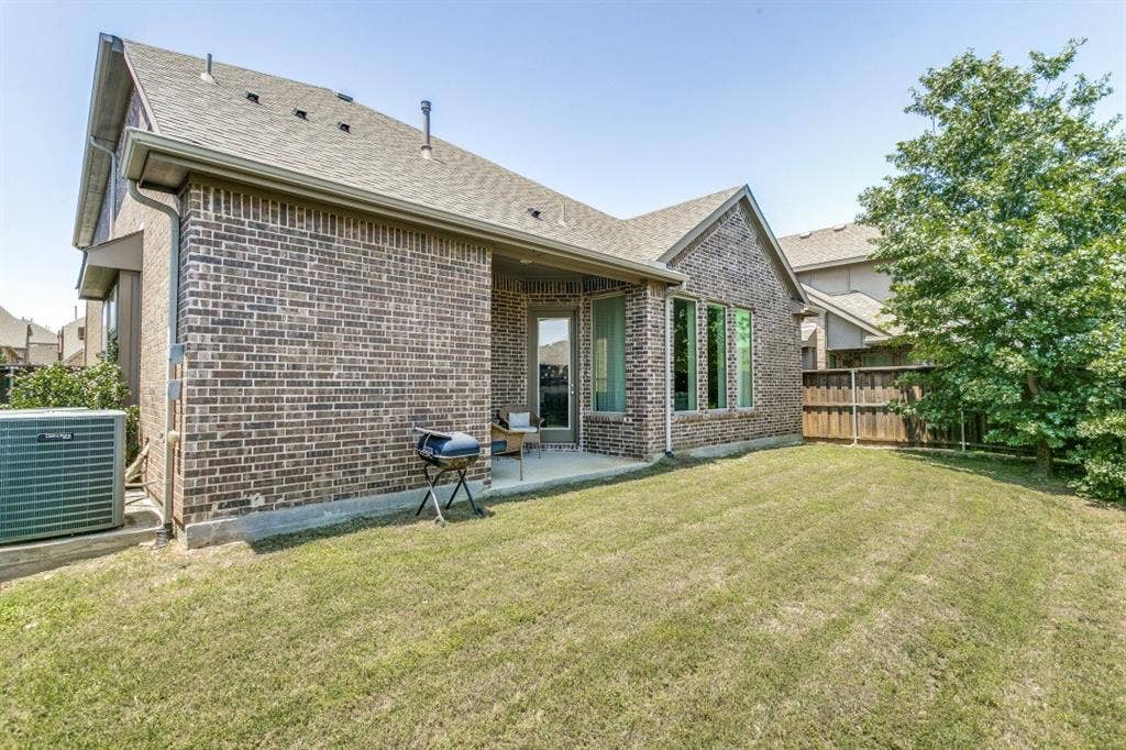 7906 Gulfstream Lane, Irving, TX 75063