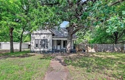 Property photo for 707 S Robinson Street, Cleburne, TX