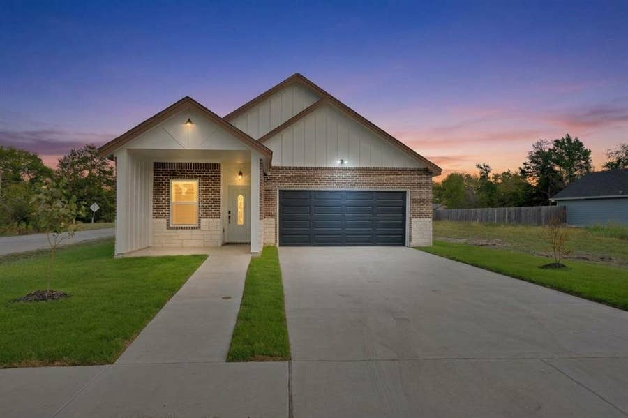Property photo for 724 Gilbert Street, Terrell, TX