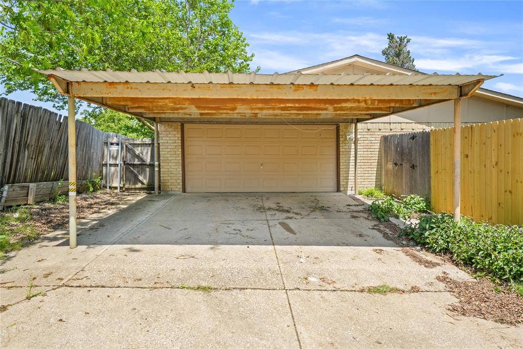 9214 Vagas Drive, Rowlett, TX 75088 View of garage
