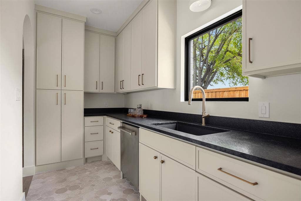 14518 Park Lake Court, Farmers Branch, TX 75234