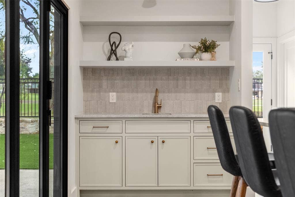 14518 Park Lake Court, Farmers Branch, TX 75234