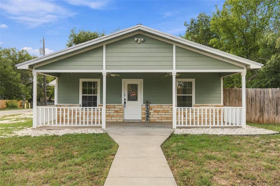 Property photo for 900 Bosque, Meridian, TX