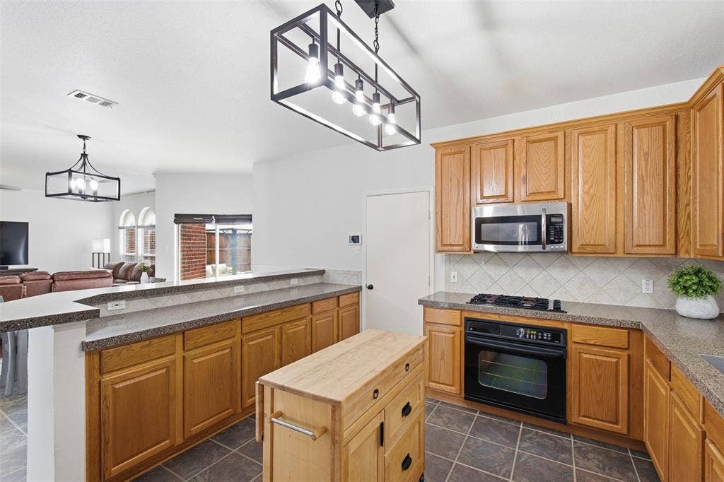 5609 Norris Drive, The Colony, TX 75056