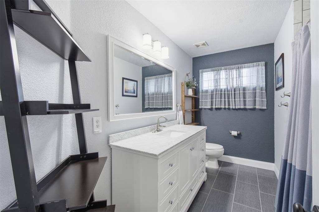 5609 Norris Drive, The Colony, TX 75056