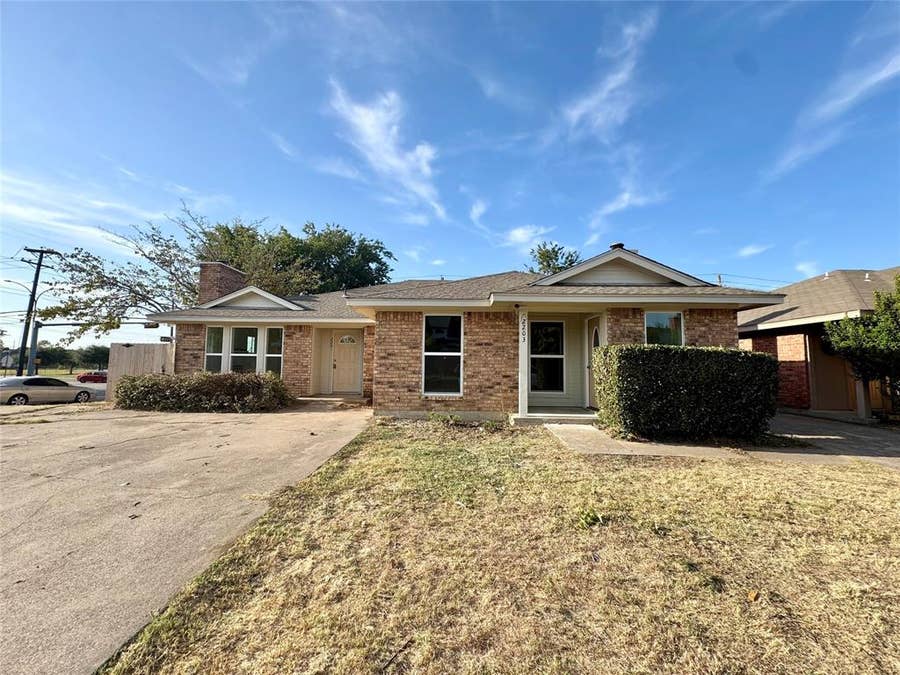 Property photo for 2203 Summer Place Drive, Arlington, TX