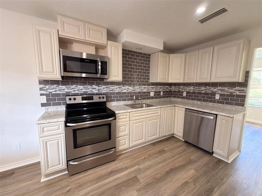 4911 Rollingwood Court, Garland, TX 75043 4911 Rollingwood Court, Garland, TX 75043
