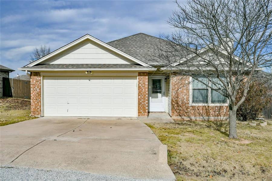 Property photo for 826 Rambling Court, Granbury, TX