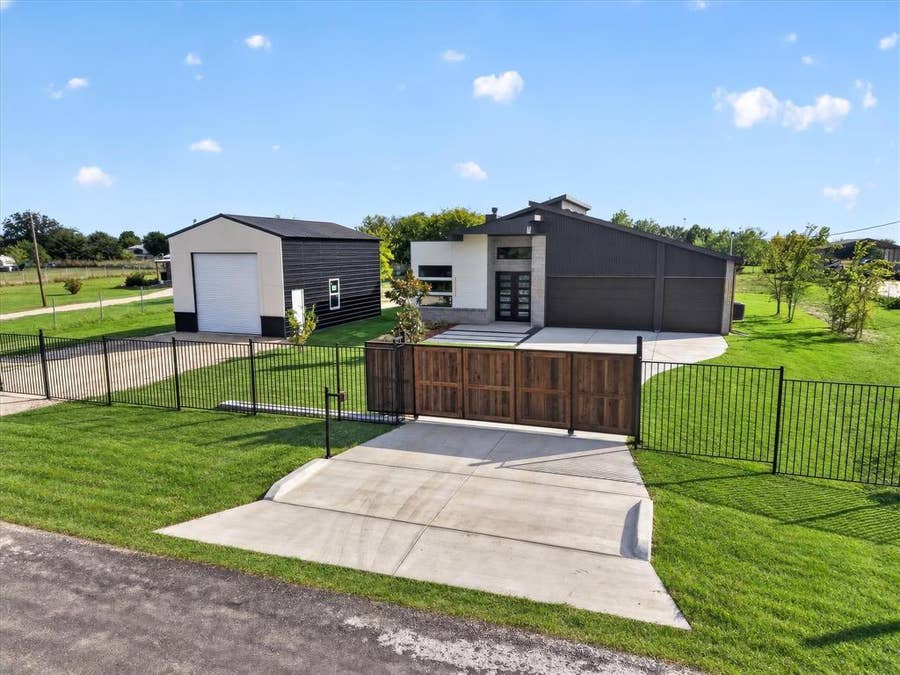 Property photo for 5627 County Road 2526, Royse City, TX