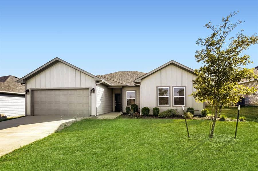 Property photo for 3212 Sweetwater Way, Sherman, TX