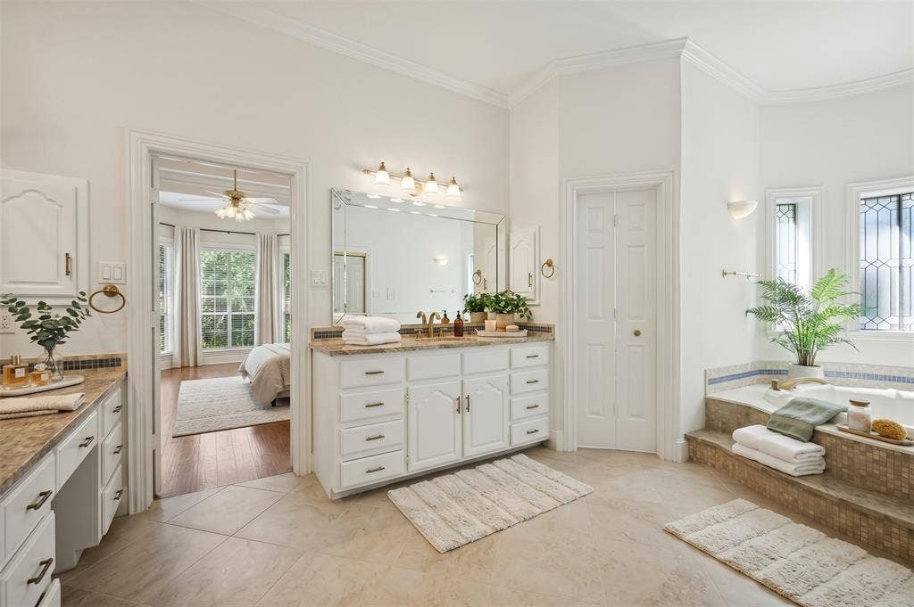 Virtually staged primary bath