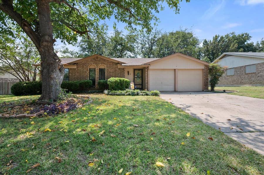 Property photo for 823 Quail Terrace, Mansfield, TX