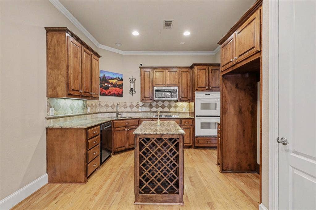 2811 Welborn Street, Dallas, TX 75219 2811 Welborn Street, Dallas, TX 75219