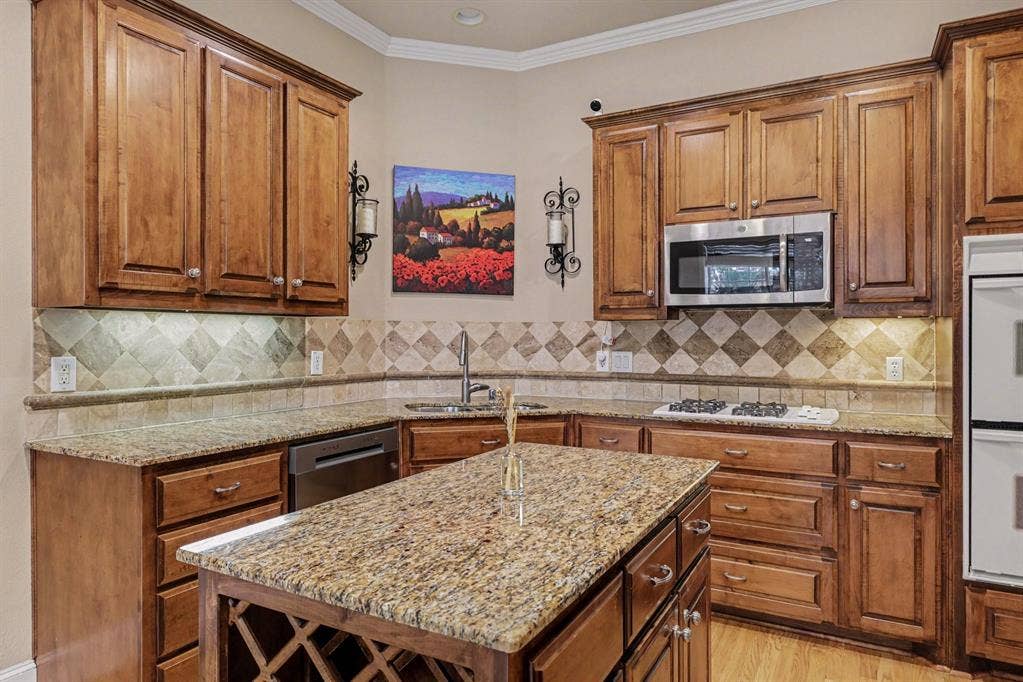 2811 Welborn Street, Dallas, TX 75219 2811 Welborn Street, Dallas, TX 75219