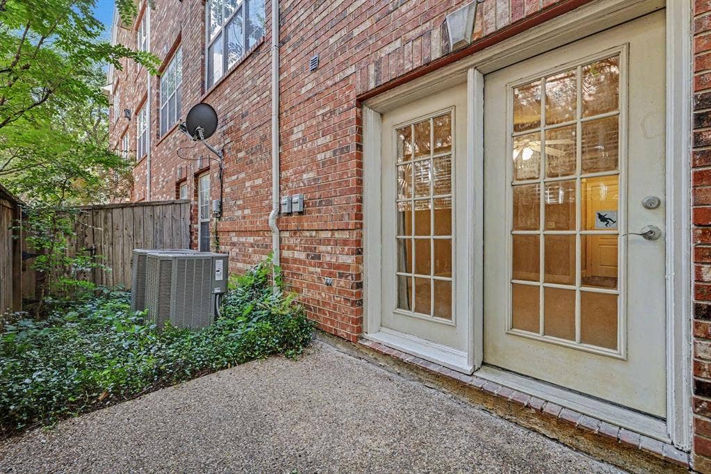 2811 Welborn Street, Dallas, TX 75219 2811 Welborn Street, Dallas, TX 75219