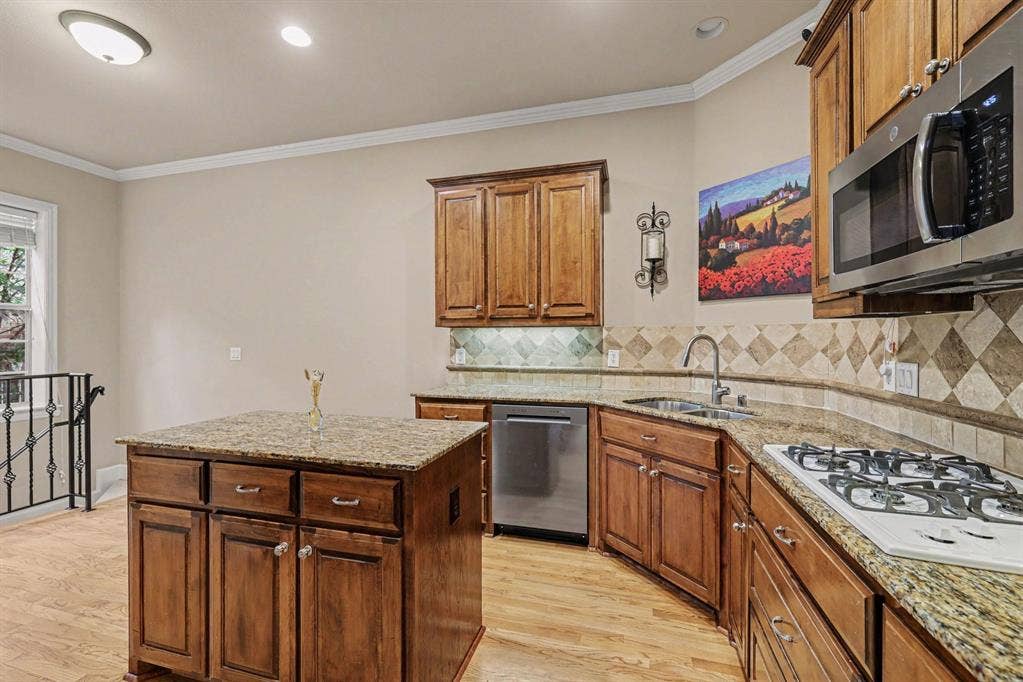 2811 Welborn Street, Dallas, TX 75219 2811 Welborn Street, Dallas, TX 75219