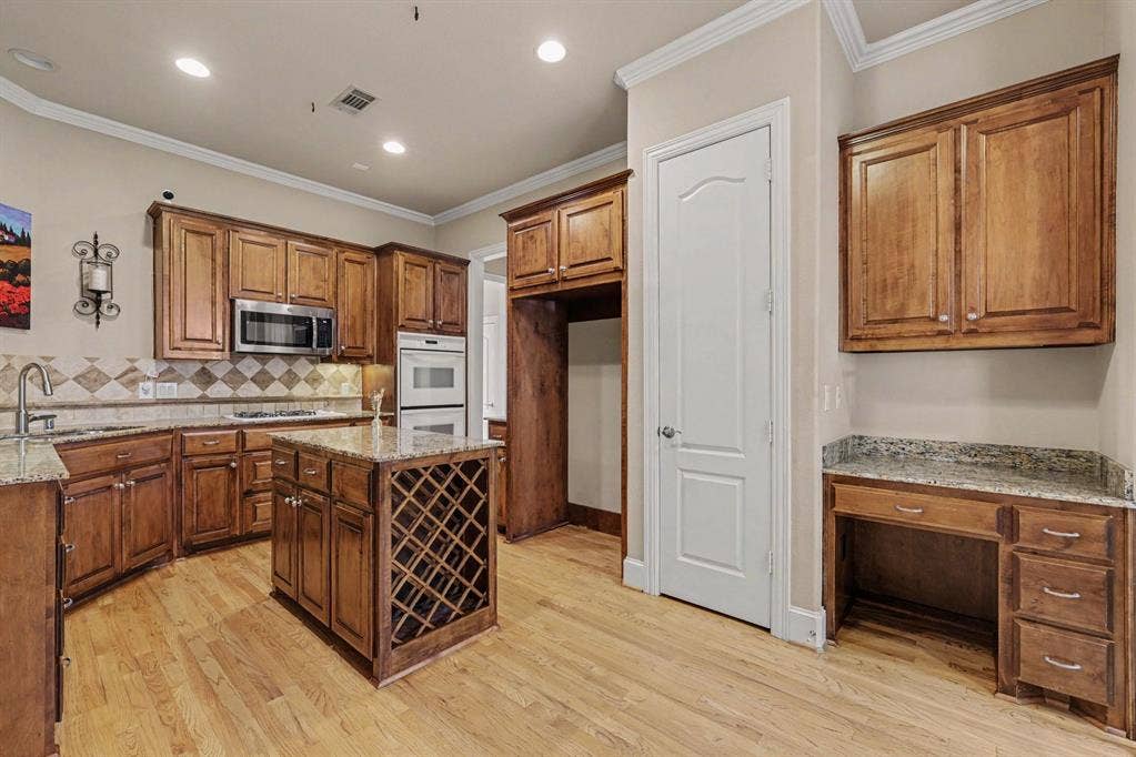 2811 Welborn Street, Dallas, TX 75219 2811 Welborn Street, Dallas, TX 75219