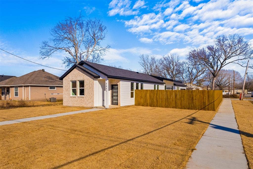 2621 College Street, Greenville, TX 75401 2621 College Street, Greenville, TX 75401