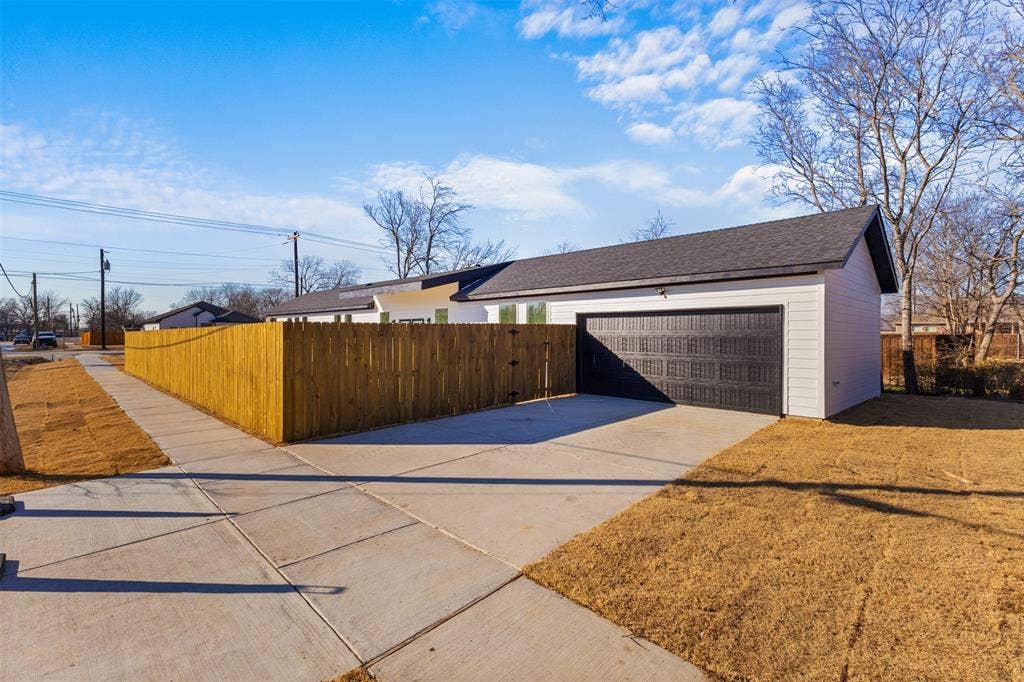 2621 College Street, Greenville, TX 75401 2621 College Street, Greenville, TX 75401