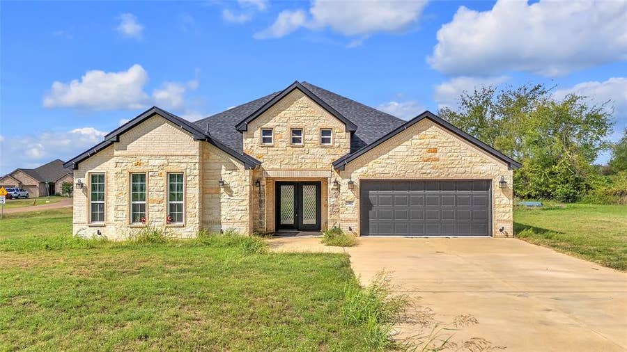 Property photo for 2002 Clay Street, Mabank, TX
