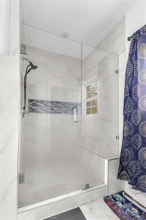 2002 Clay Street, Mabank, TX 75147 Glass-enclosed walk-in shower with tile surround, mosaic accent band and handheld head