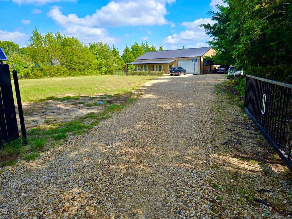 382 N Washburn Road, Bells, TX 75414