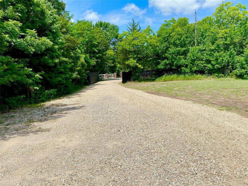 382 N Washburn Road, Bells, TX 75414