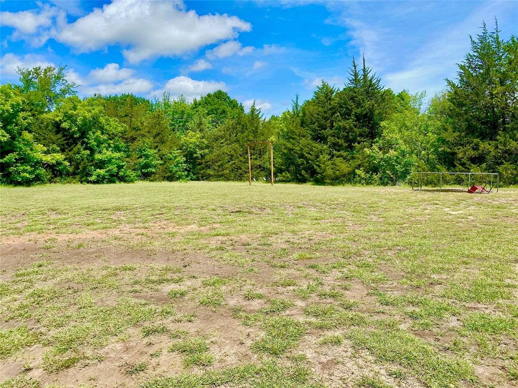382 N Washburn Road, Bells, TX 75414