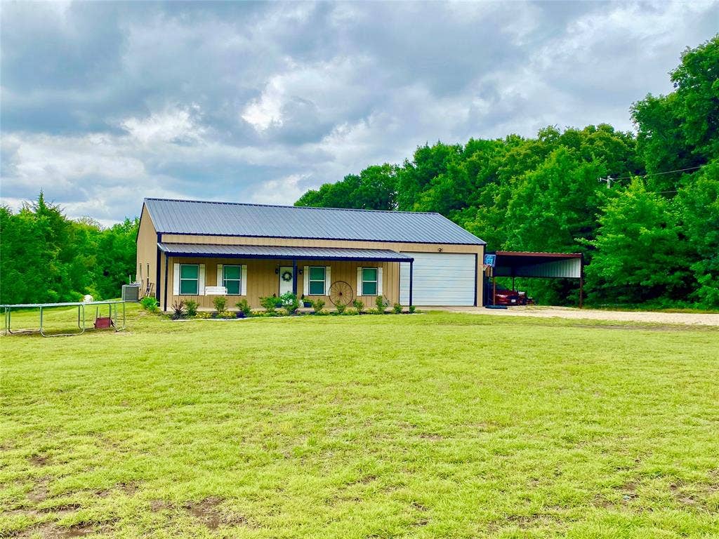 382 N Washburn Road, Bells, TX 75414