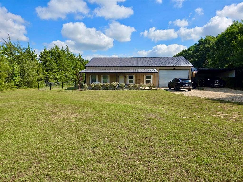 382 N Washburn Road, Bells, TX 75414