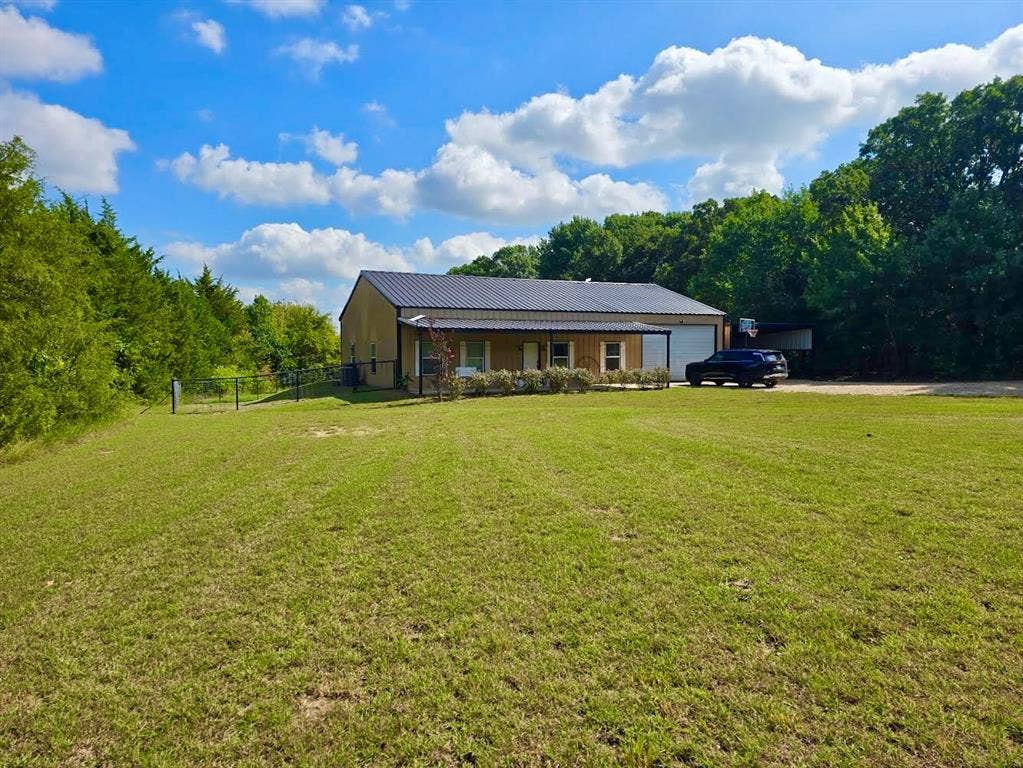 382 N Washburn Road, Bells, TX 75414