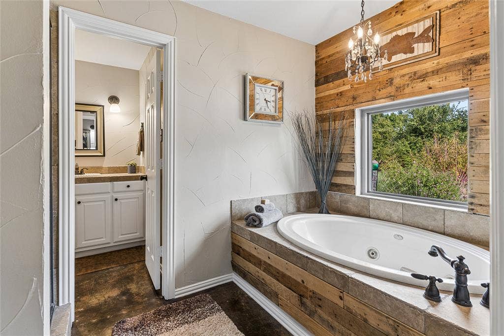 Separate shower and soaking tub
