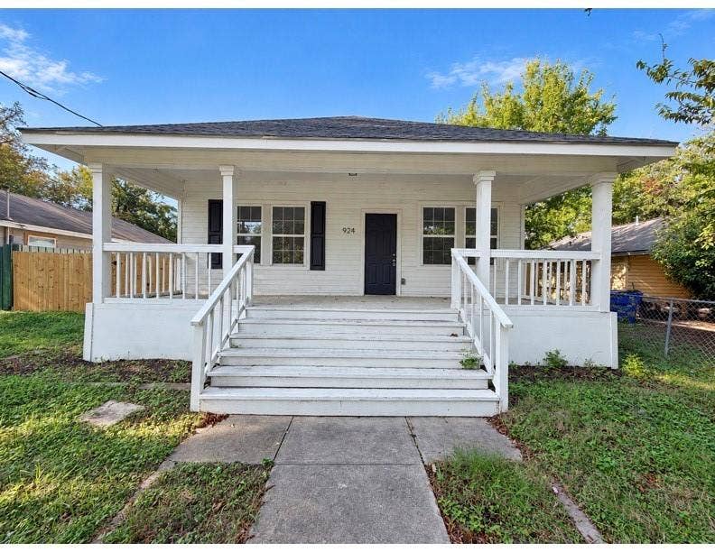 Property photo for 924 N 11th Street, Waco, TX