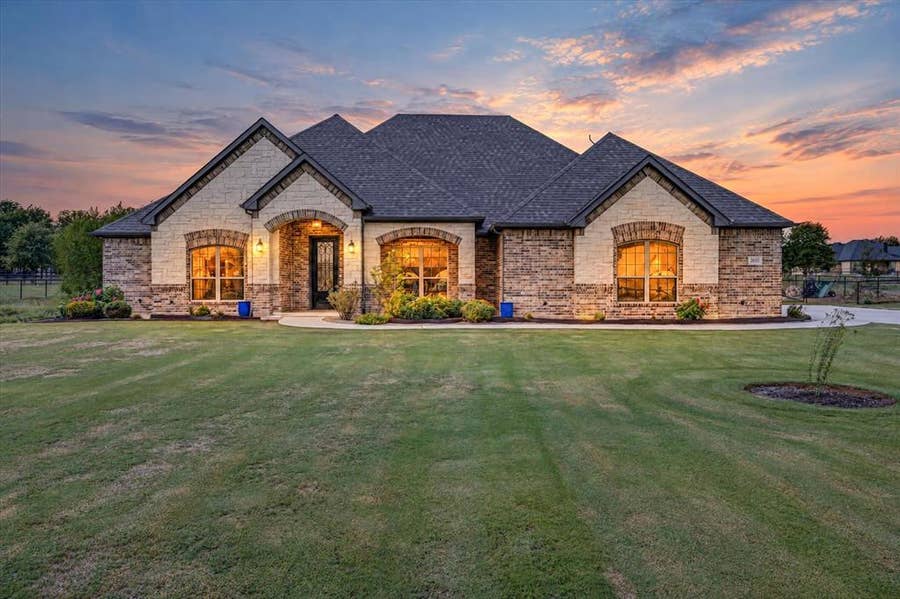 Property photo for 2025 Forest Bluff Trail, Azle, TX