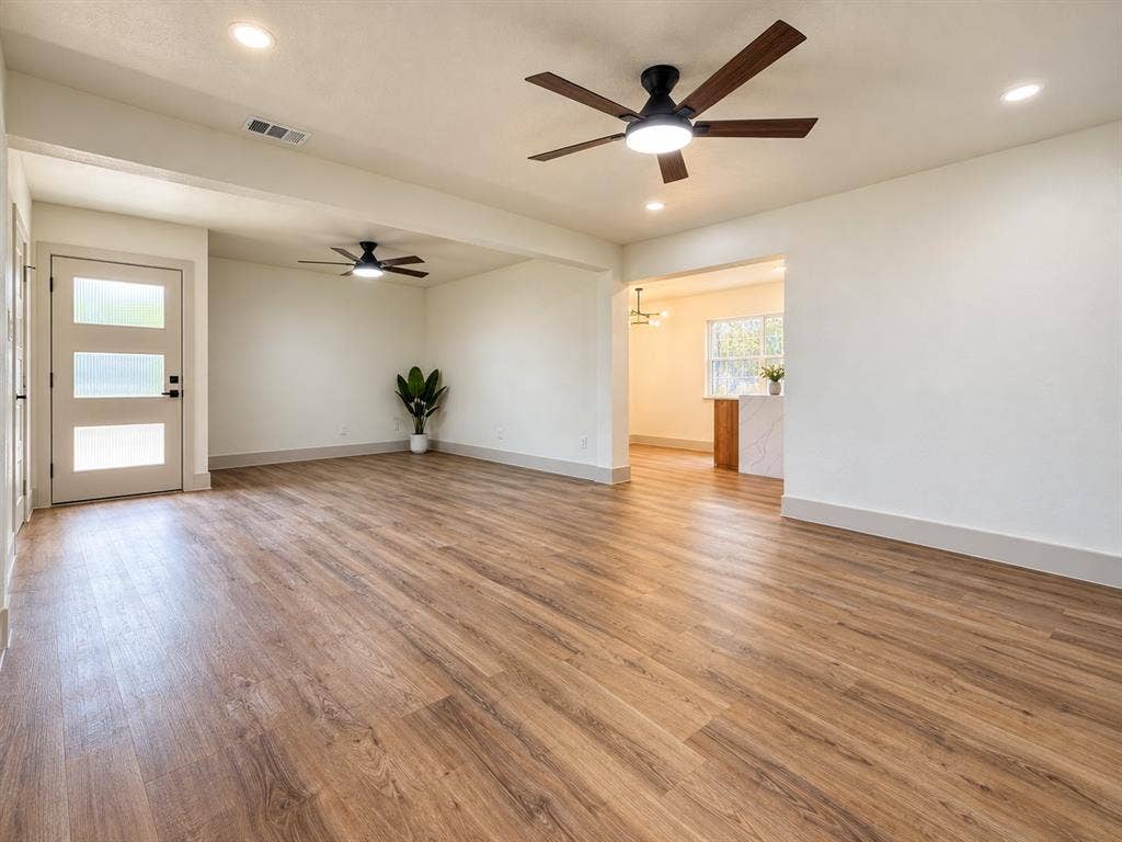 3922 Morning Springs Trail, Dallas, TX 75224 Living Room