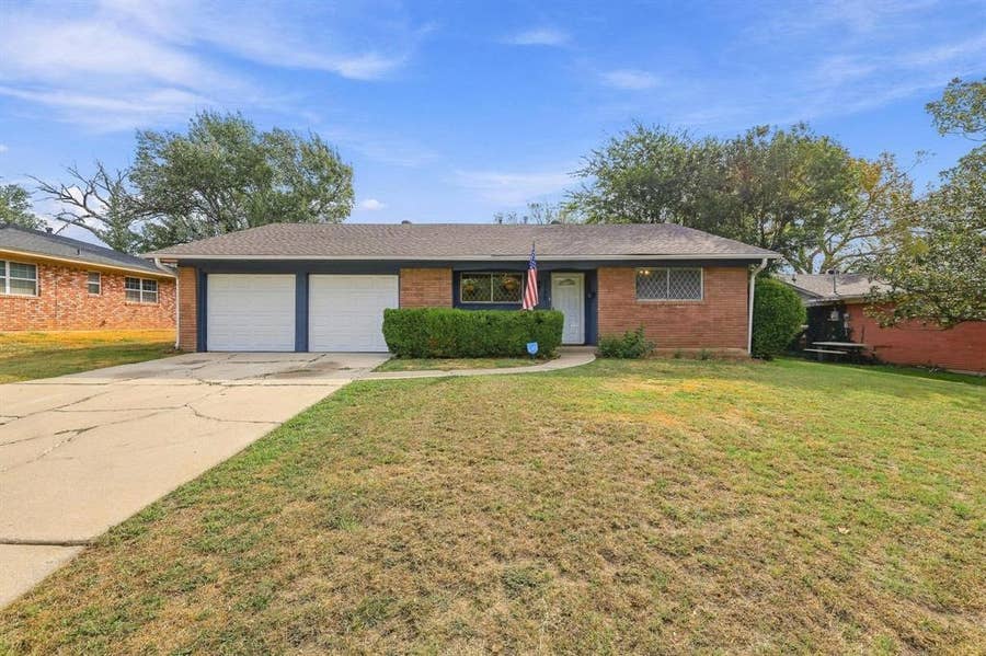 Property photo for 1306 Hillside Drive, Gainesville, TX