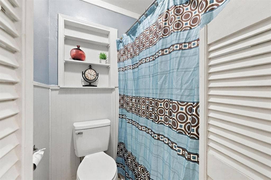 1306 Hillside Drive, Gainesville, TX 76240