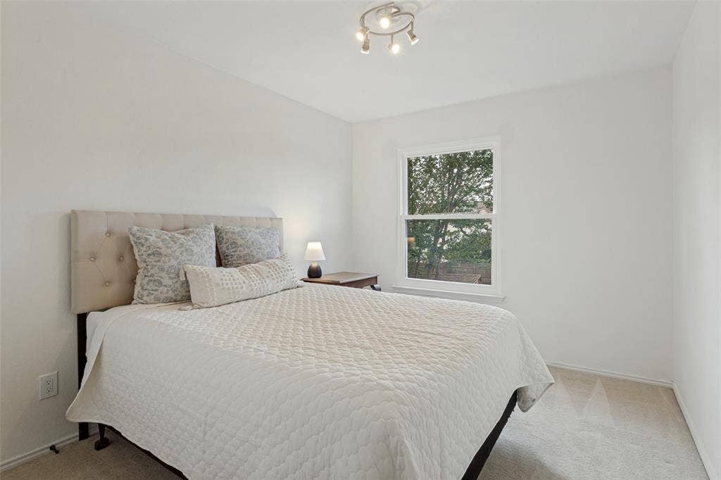 1332 Old Barn Lane, Lewisville, TX 75067