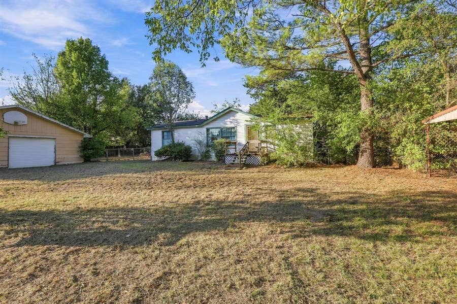 Property photo for 305 Dover Drive, Gordonville, TX